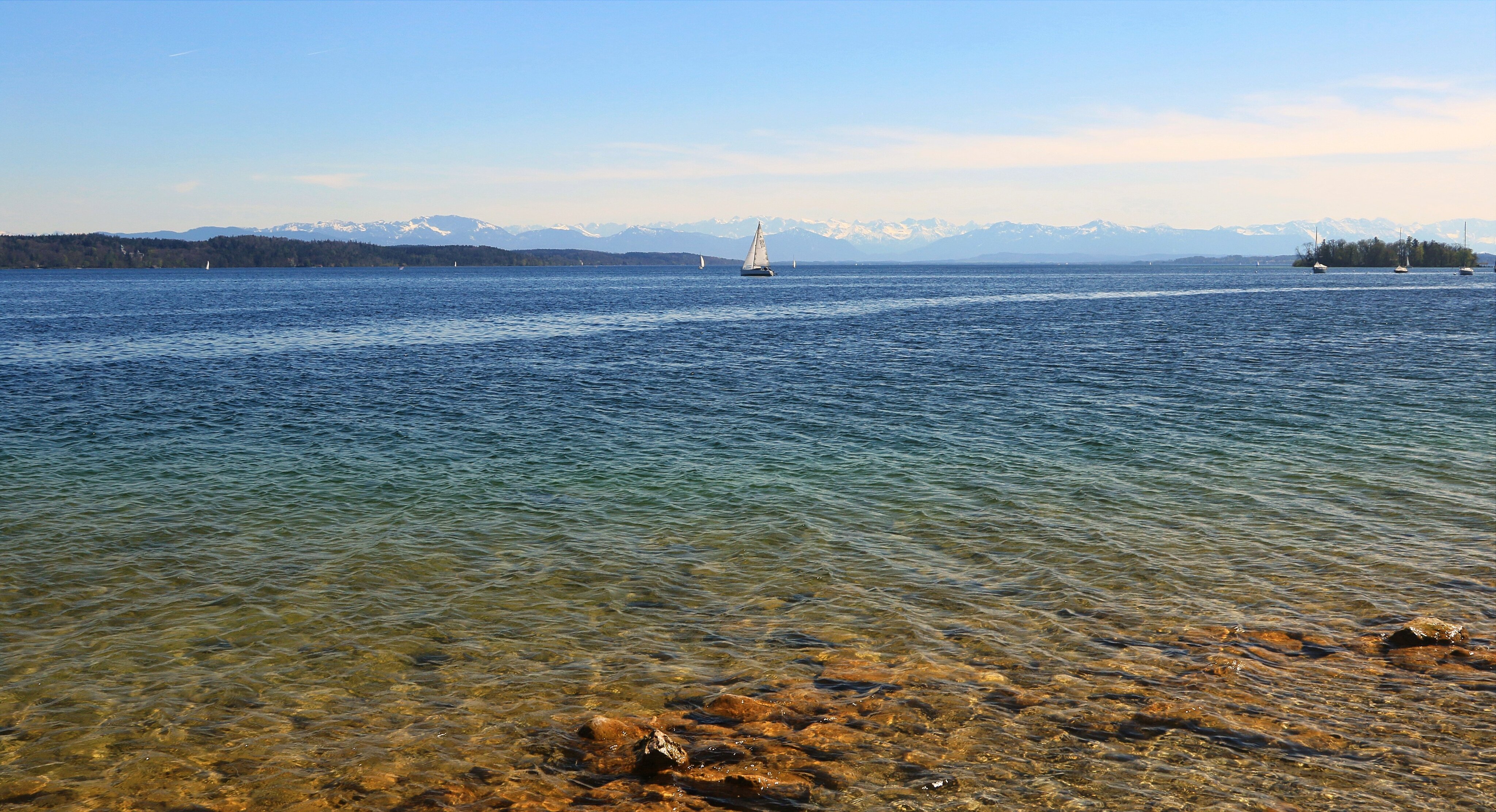 Klares Wasser im Starnberger See.